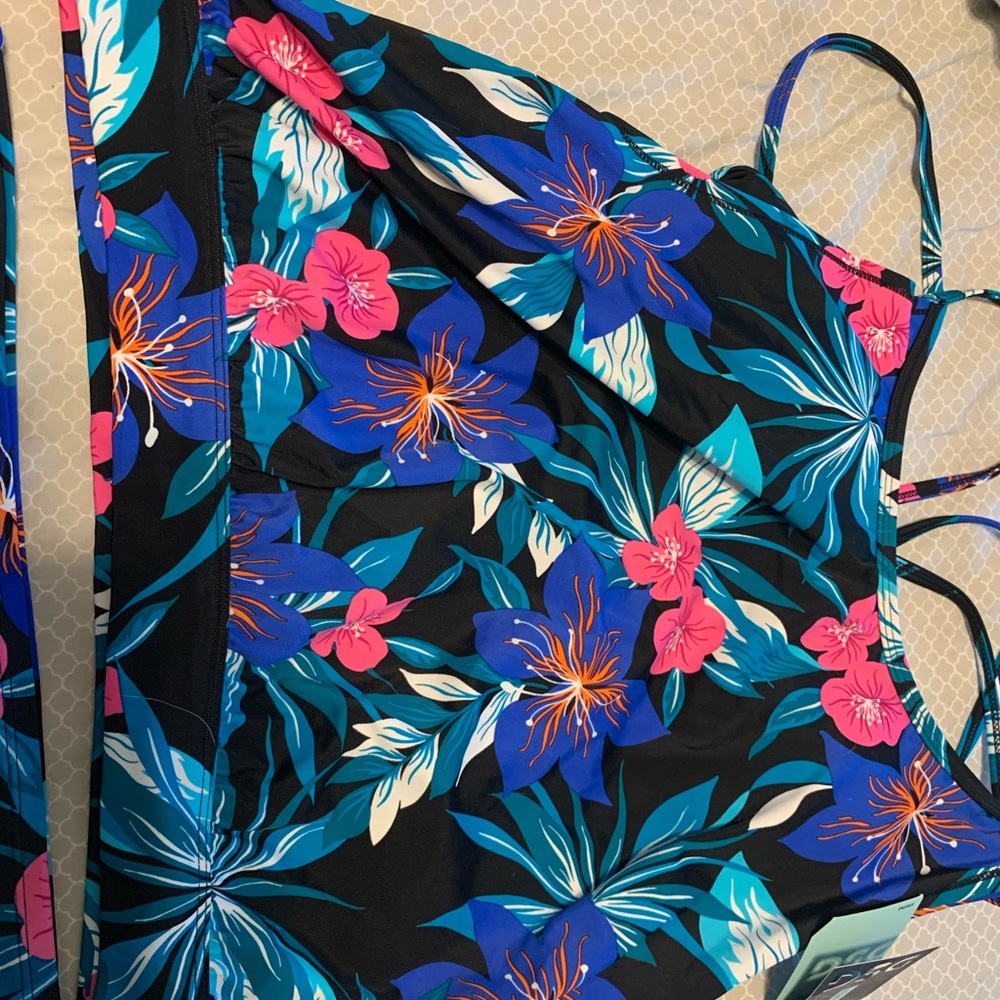 Womens DSG Swimsuit - Picture 4 of 8